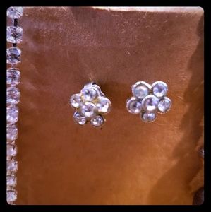 Costume jewelry, flower earrings